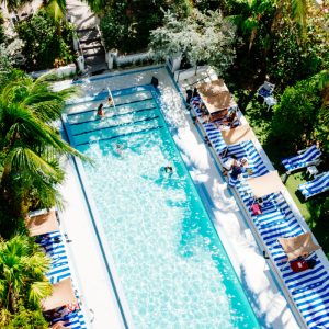 pool bar 1 300x300 Koji PINK koktel treba da postane tvoje zaštitno piće? Reši KVIZ i saznaj!