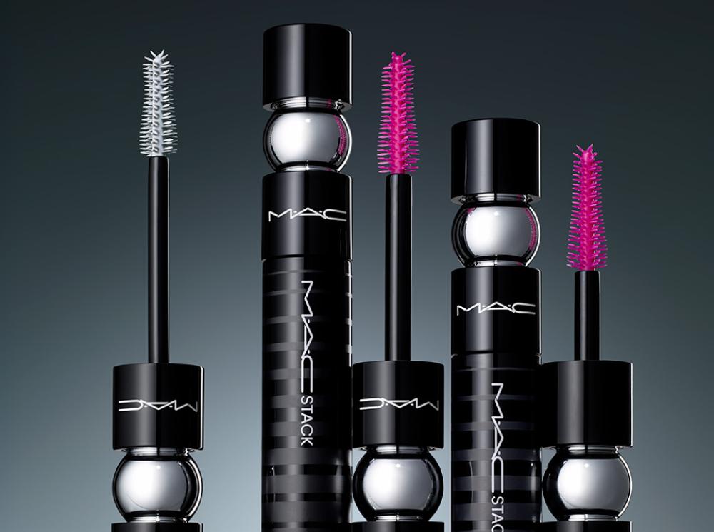 Otkrivamo vam zašto je nova MAC Stack maskara apsolutni hit! MAC FY22 MacStackMascara FranchiseFamily RGB300 1280x1280 1 1 Otkrivamo vam zašto je nova MAC Stack maskara apsolutni hit!