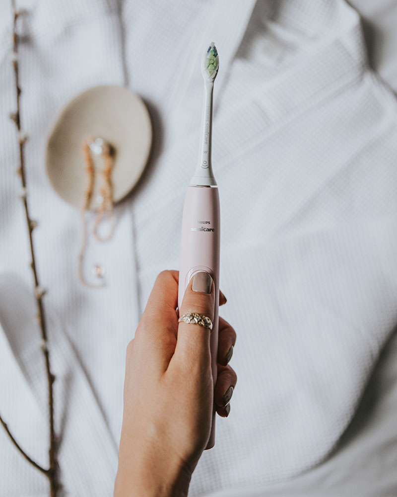 4 Sjajan i blistav osmeh na najlakši način: Predstavljamo vam Philips Sonicare električne četkice za zube