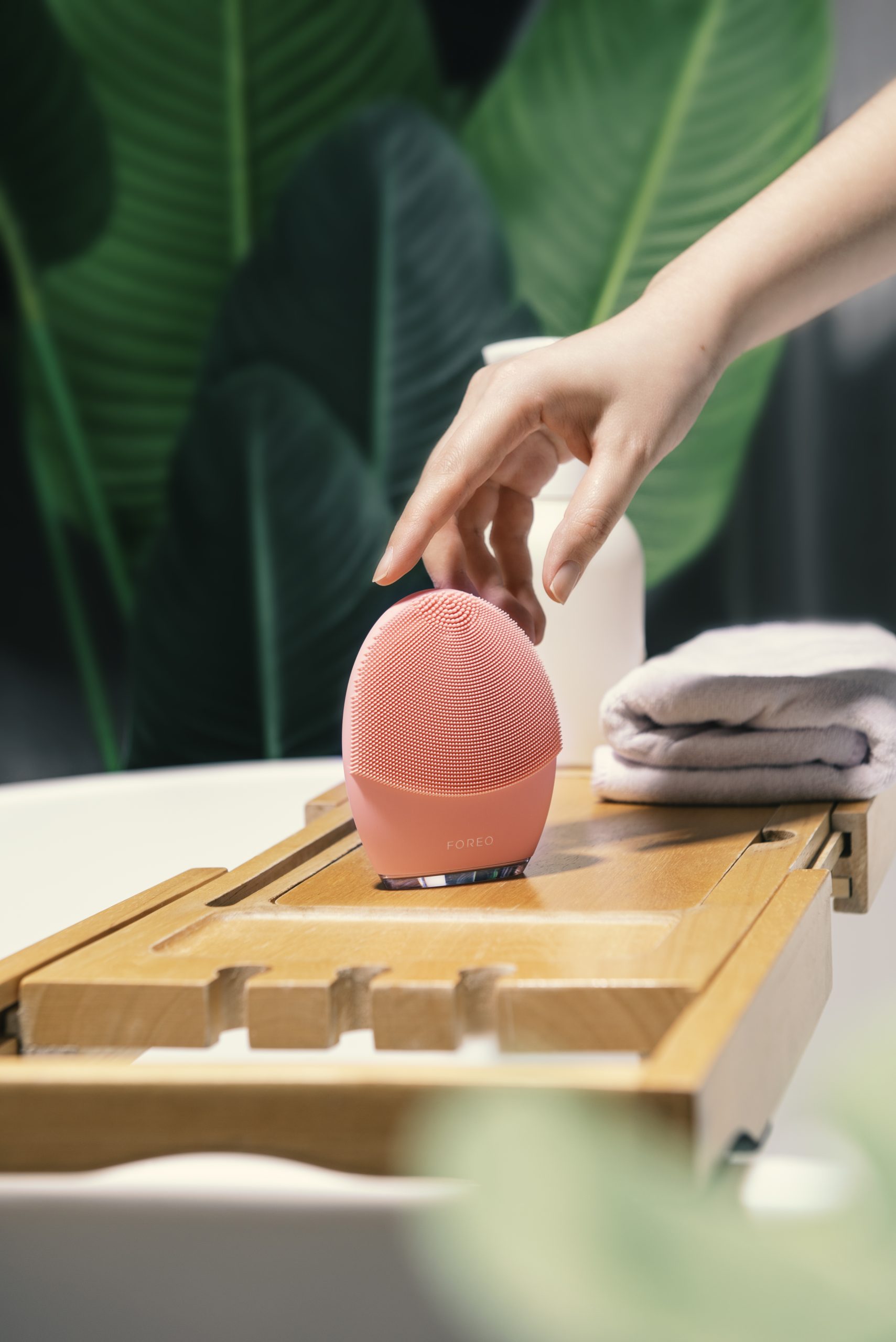 10 FOREO LUNA 4 Balanced Bathroom tub scaled Nova generacija iconic FOREO LUNA 4 proizvoda predstavljena je u Metaversu   a mi smo prisustvovali ovom virtuelnom eventu