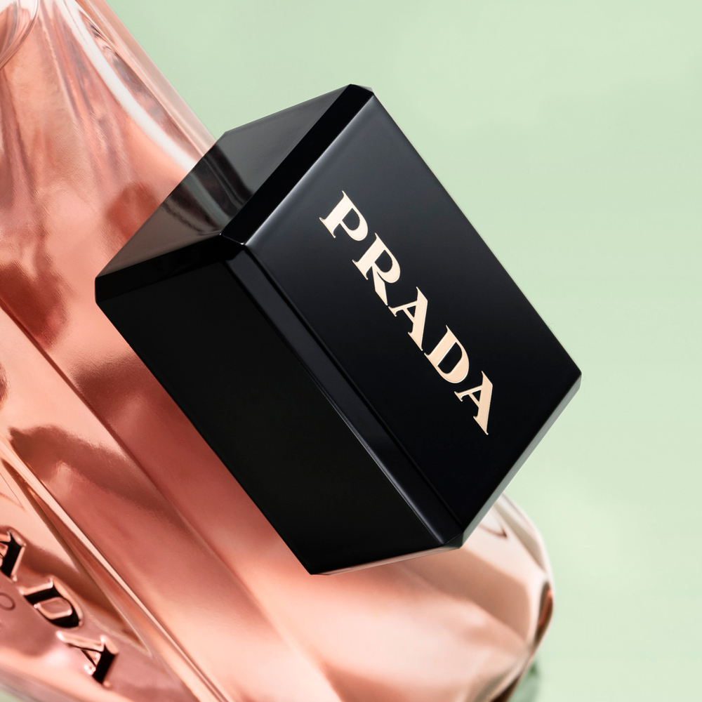 Ženstven, upadljiv jesenji must have Prada Paradoxe prada paradoxe still life closeup bottle 3 1x1 rgb dmi image na no cta 2 Ženstven, upadljiv jesenji must have Prada Paradoxe