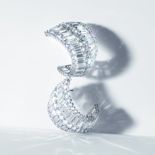 Swarovski x Bella Hadid: Ovo je nakit uz koji ćete zablistati u novogodišnjoj noći! 311441543 10158969528852647 4281566167367478876 n 1 Swarovski x Bella Hadid: Ovo je nakit uz koji ćete zablistati u novogodišnjoj noći!
