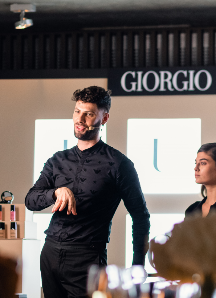 Ovo su naši beauty favoriti za kreiranje nezaboravnih prazničnih lookova! Group 8 Ovo su naši beauty favoriti za kreiranje nezaboravnih prazničnih lookova!