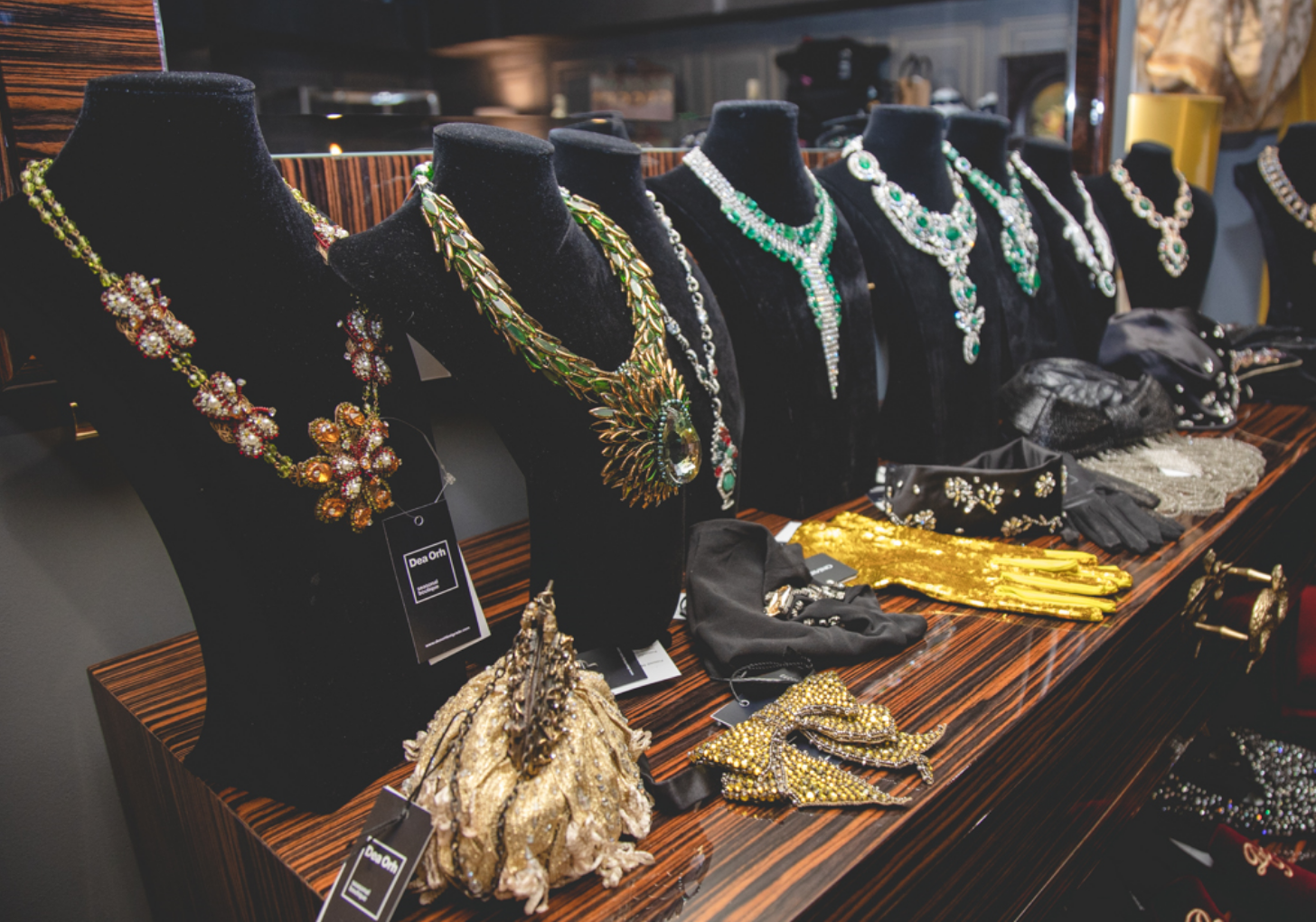 DeaOrh: Jedinstveni sezonski butik u Beogradu u kom možete pronaći ekskluzivne, unikatne odevne komade i aksesoare Mask Group 8 DeaOrh: Jedinstveni sezonski butik u Beogradu u kom možete pronaći ekskluzivne, unikatne odevne komade i aksesoare