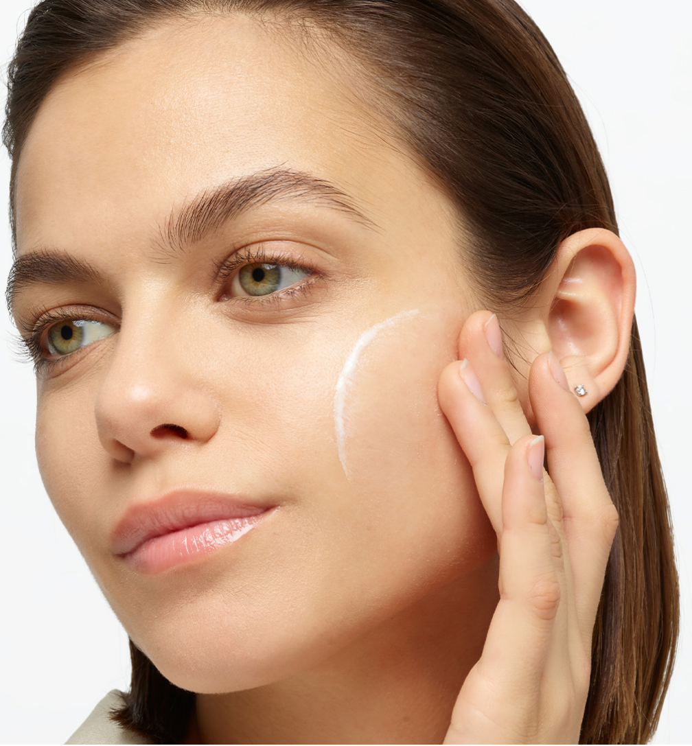Mask Group 16 1 Vitamin C i SPF must have su elementi svake skincare rutine – otkrijte novu L’Oréal Paris Revitalift Clinical liniju i testirajte proizvode