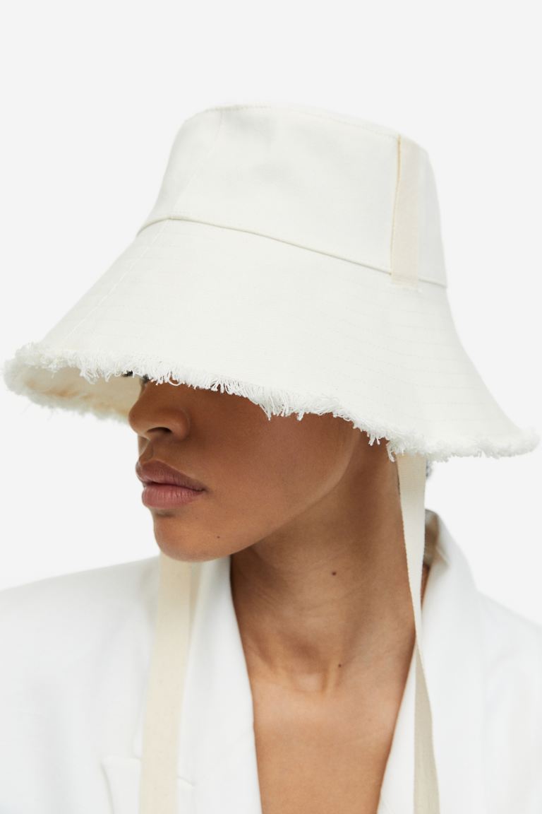 Trendi modeli šešira i kapa koji će upotpuniti vaš letnji stajling HM Bucket hat 2 Trendi modeli šešira i kapa koji će upotpuniti vaš letnji stajling