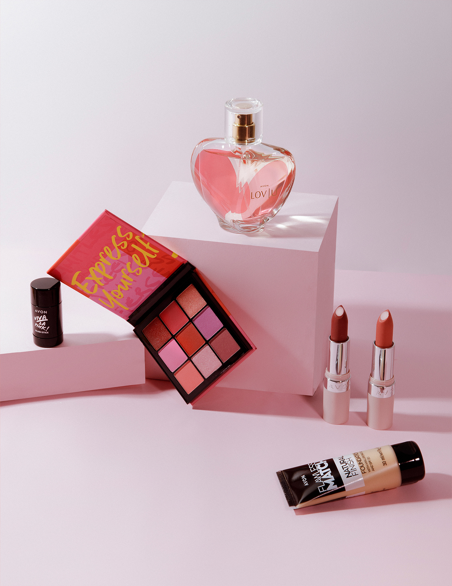389A4615 Unesite boje leta u svoj <i>makeup</i>: Otkrijte naše omiljene proizvode za šarene i zabavne <i>lookove</i>
