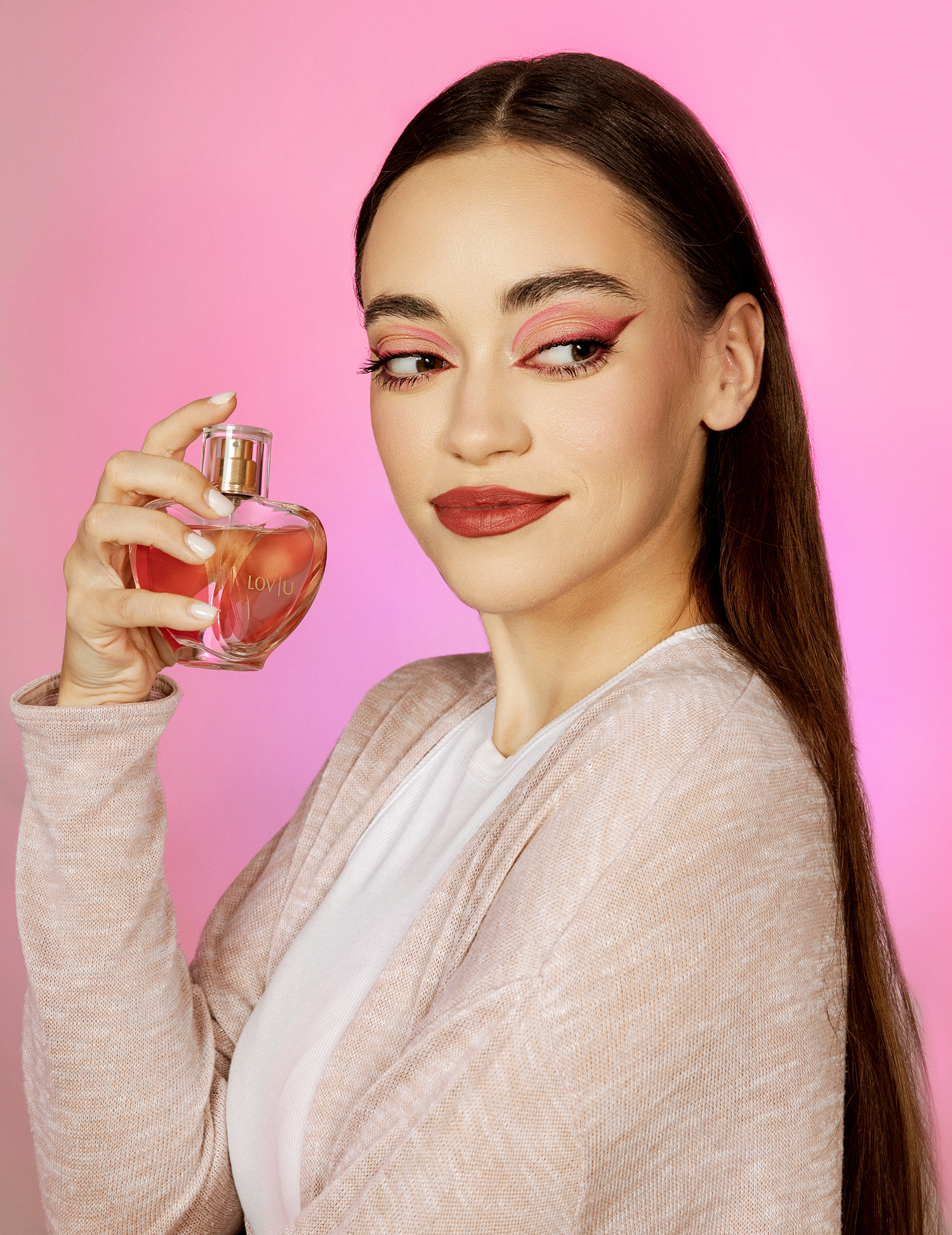 389A4715 Unesite boje leta u svoj <i>makeup</i>: Otkrijte naše omiljene proizvode za šarene i zabavne <i>lookove</i>