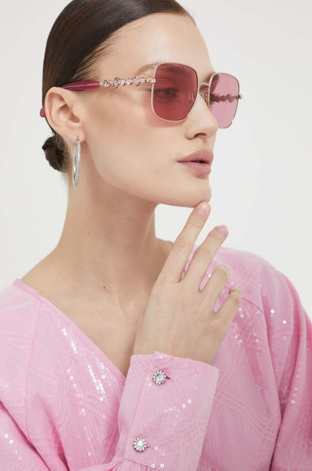 SS22 OKD03J 30X F0 Elegancija i neodoljivi šarm: Predstavljamo novu kolekciju Swarovski naočara za sunce