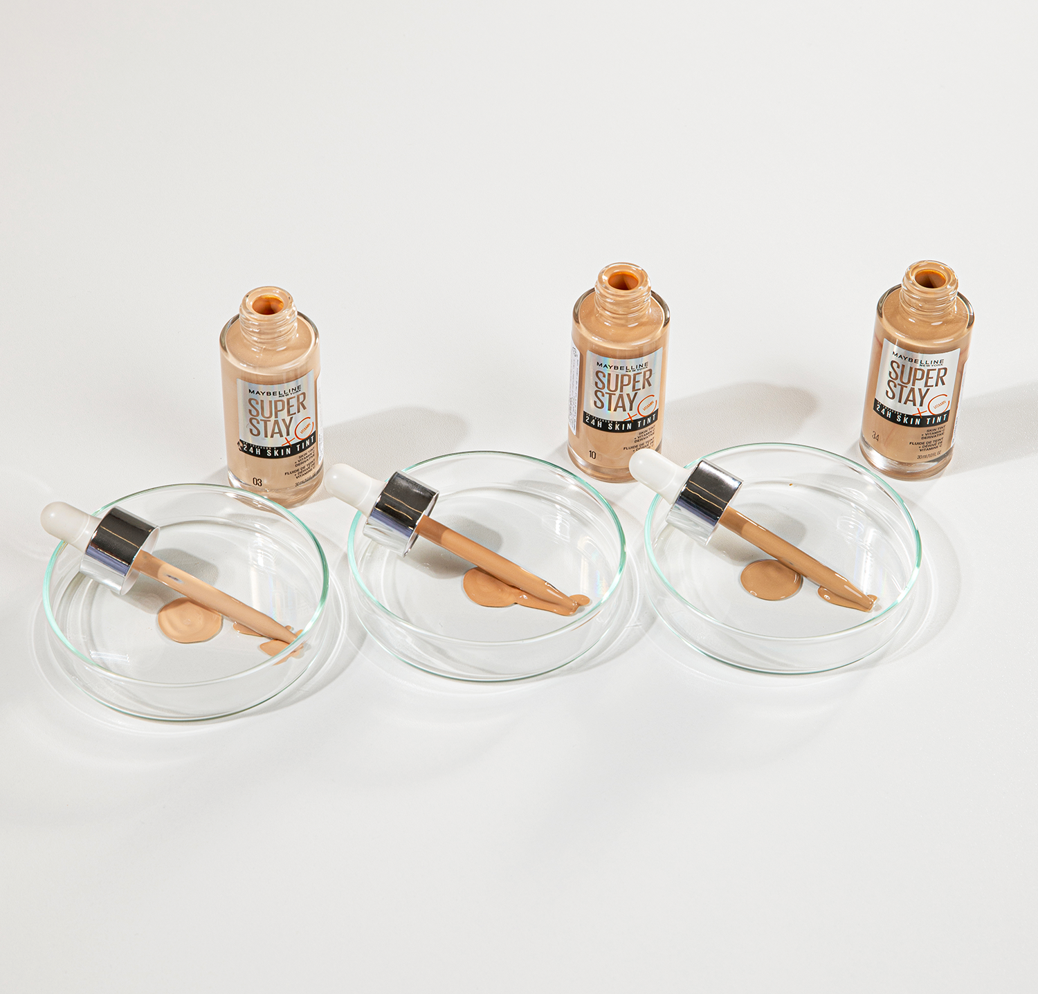 389A9521 6 Ne volite pudere, a želite ujednačen ten? Imamo rešenje: MAYBELLINE NEW YORK SUPERSTAY 24HR SKIN TINT je naša najlaganija podloga za besprekoran izgled