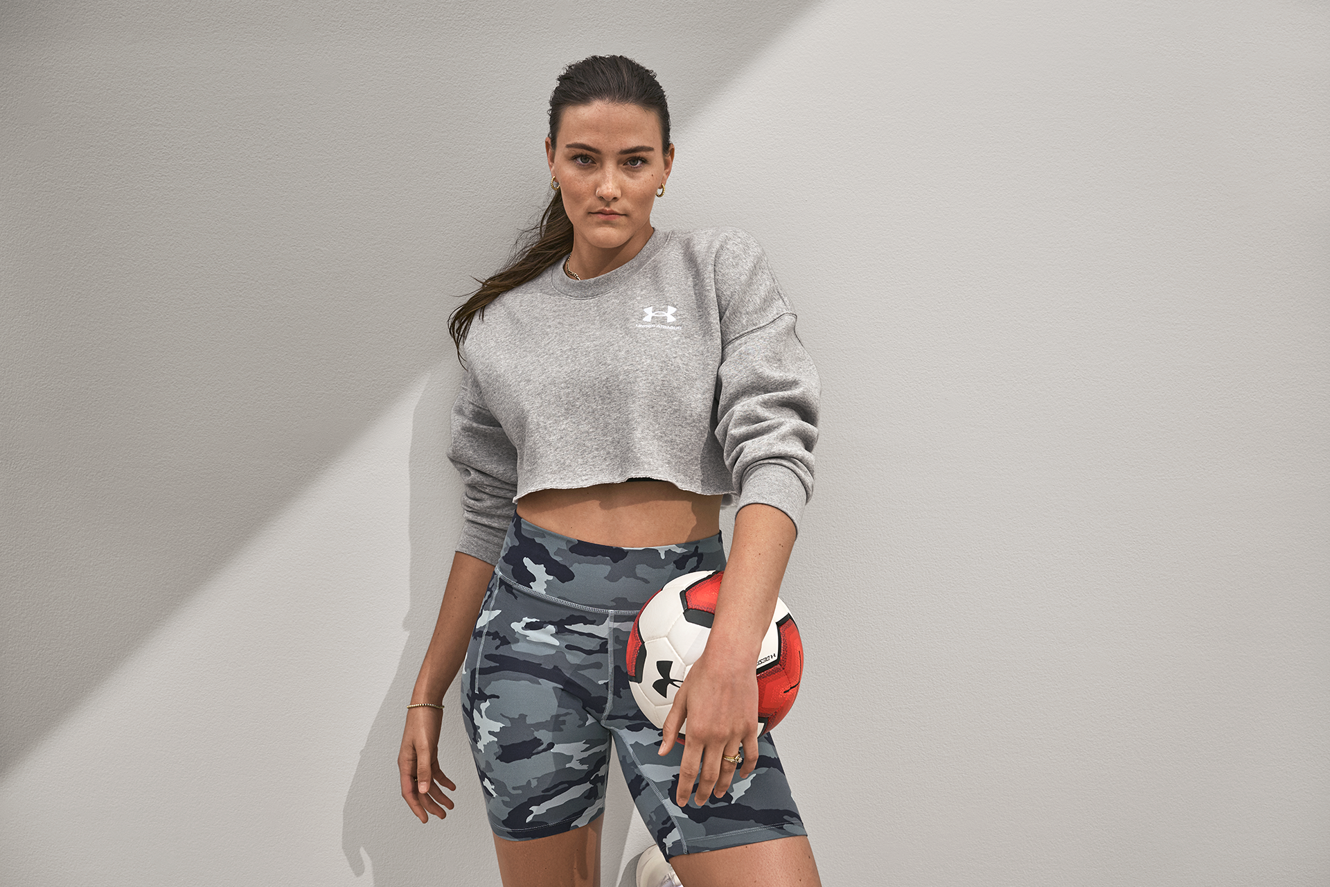 230611 FW23 Cogen TRN Meridian CS C02 00958 PRNT 2 Athleisure stil je osvojio modnu industriju   a ove stylish komade želimo odmah u svom ormaru!