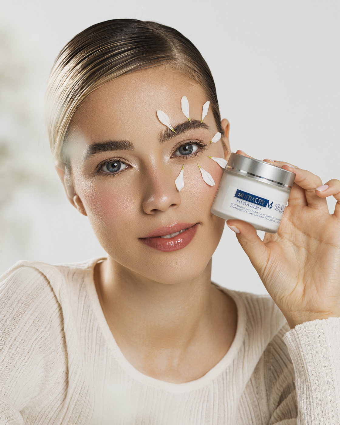 Šta je u našem Multiactiv beauty neseseru: Otkrijte najmoćnije proizvode kozmetike koja traje 25 godina 389A7767 Šta je u našem Multiactiv beauty neseseru: Otkrijte najmoćnije proizvode kozmetike koja traje 25 godina