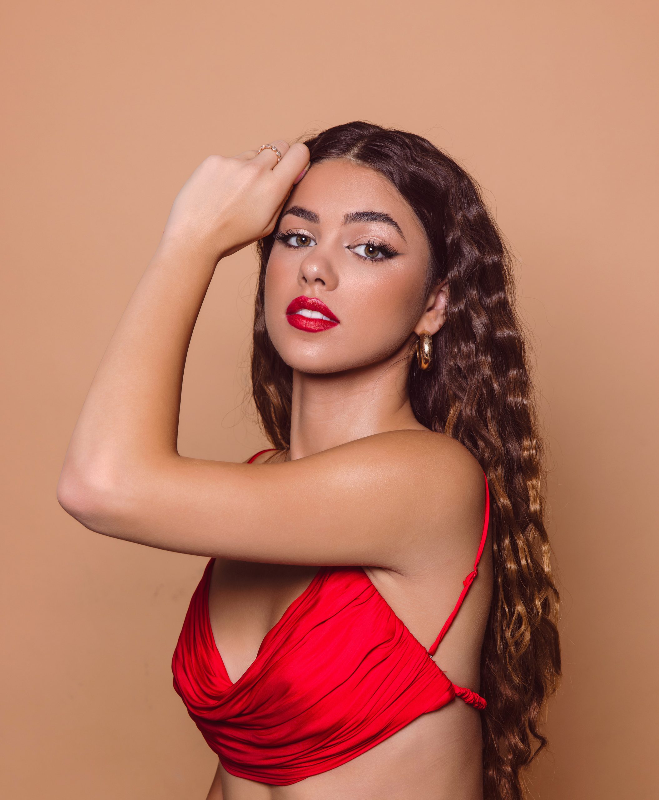 Novogodišnji makeup tutorijal: Postignite glamurozni izgled u 6 lakih koraka i budite zvezda večeri! 087A5146 copy scaled Novogodišnji makeup tutorijal: Postignite glamurozni izgled u 6 lakih koraka i budite zvezda večeri!