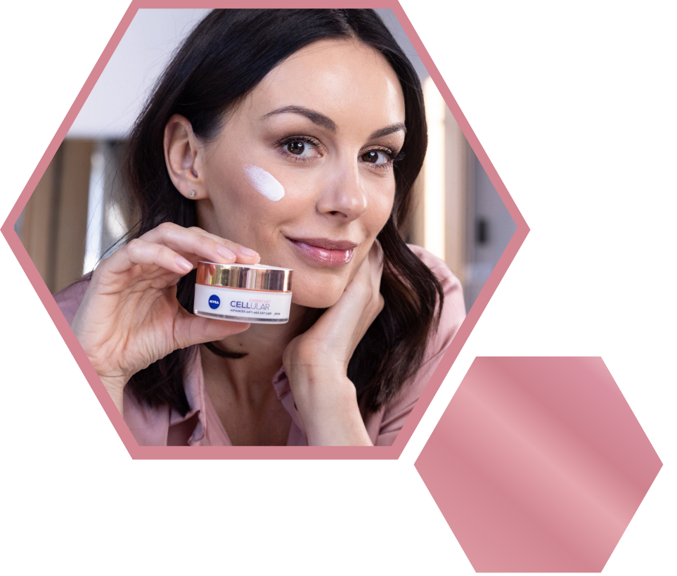 Pojavio se novi viralni NIVEA serum koji brzo transformiše kožu evo zašto treba da ga isprobate Group 28 Pojavio se novi viralni NIVEA serum koji brzo transformiše kožu evo zašto treba da ga isprobate