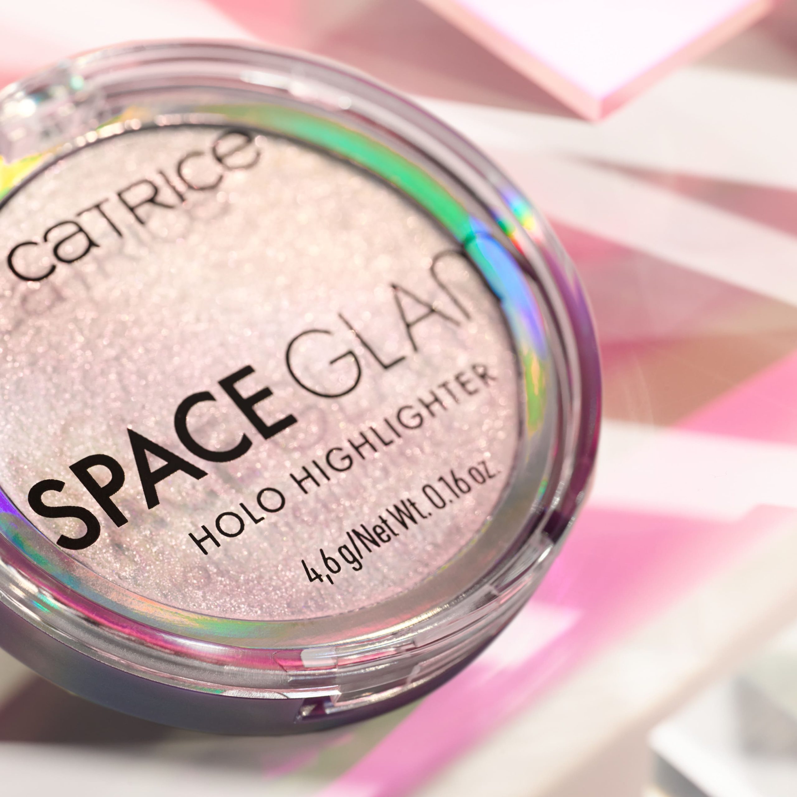 Catrice space glam 1 min scaled Tri makeup trenda koja jedva čekamo da isprobamo na proleće: Evo koji proizvodi su potrebni za svaki look