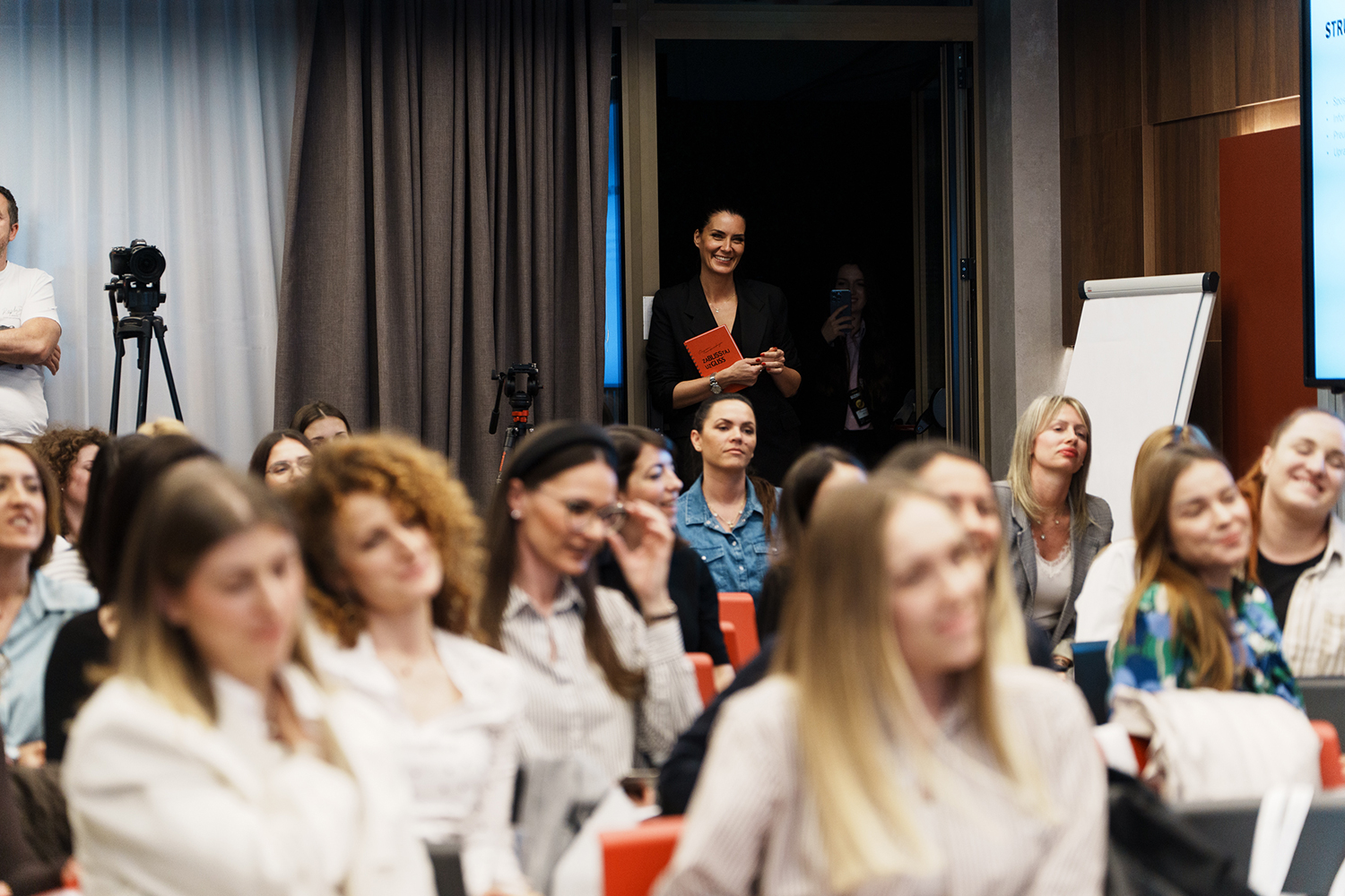 Edukacija i lični razvoj kao ključ uspeha: Uspešno završen Schwarzkopf Gliss Program samopouzdanja Henkel 263 2 1 Edukacija i lični razvoj kao ključ uspeha: Uspešno završen Schwarzkopf Gliss Program samopouzdanja