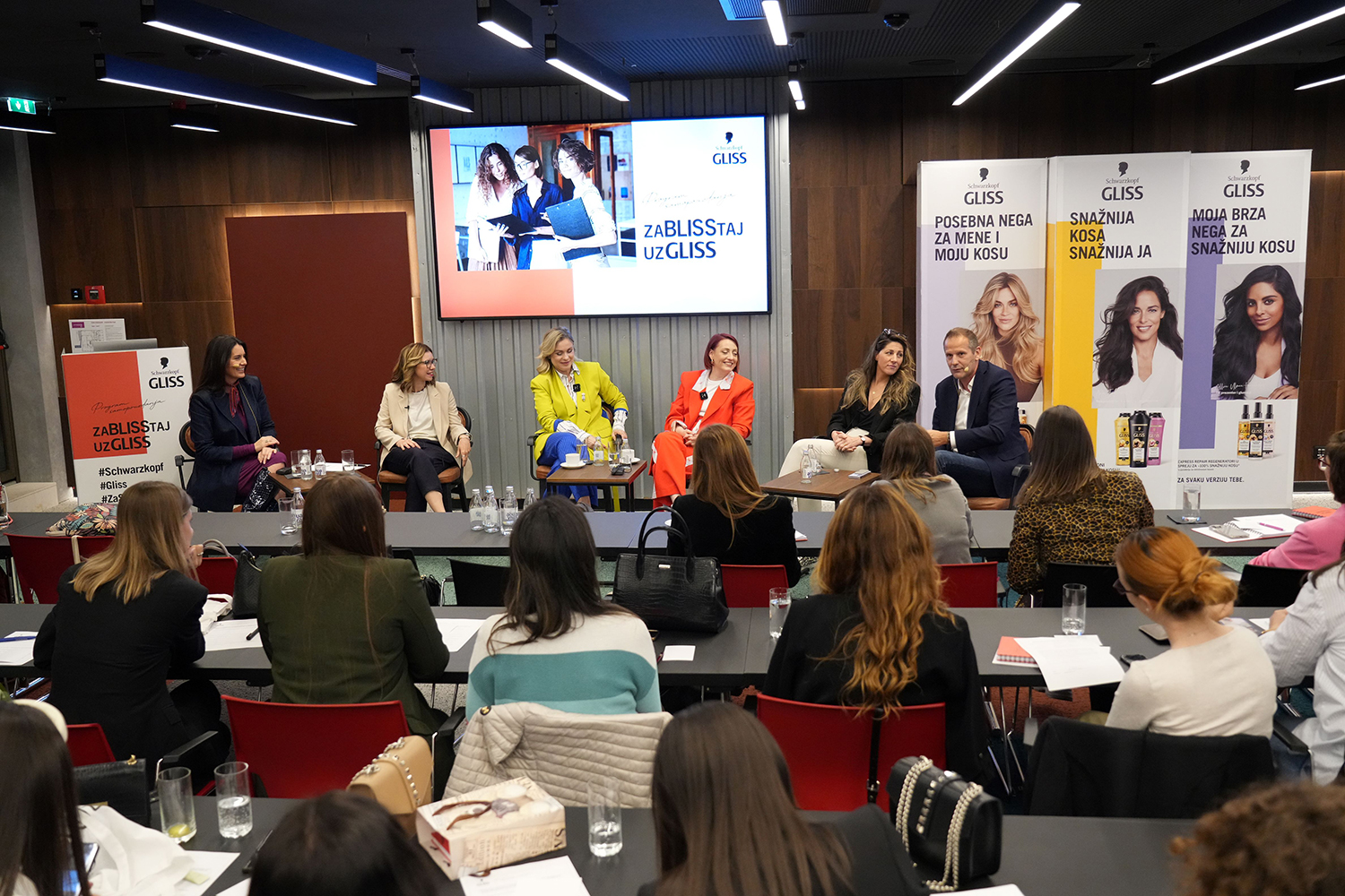 Edukacija i lični razvoj kao ključ uspeha: Uspešno završen Schwarzkopf Gliss Program samopouzdanja Schwarzkopf Gliss Program samopouzdanja 2 1 Edukacija i lični razvoj kao ključ uspeha: Uspešno završen Schwarzkopf Gliss Program samopouzdanja