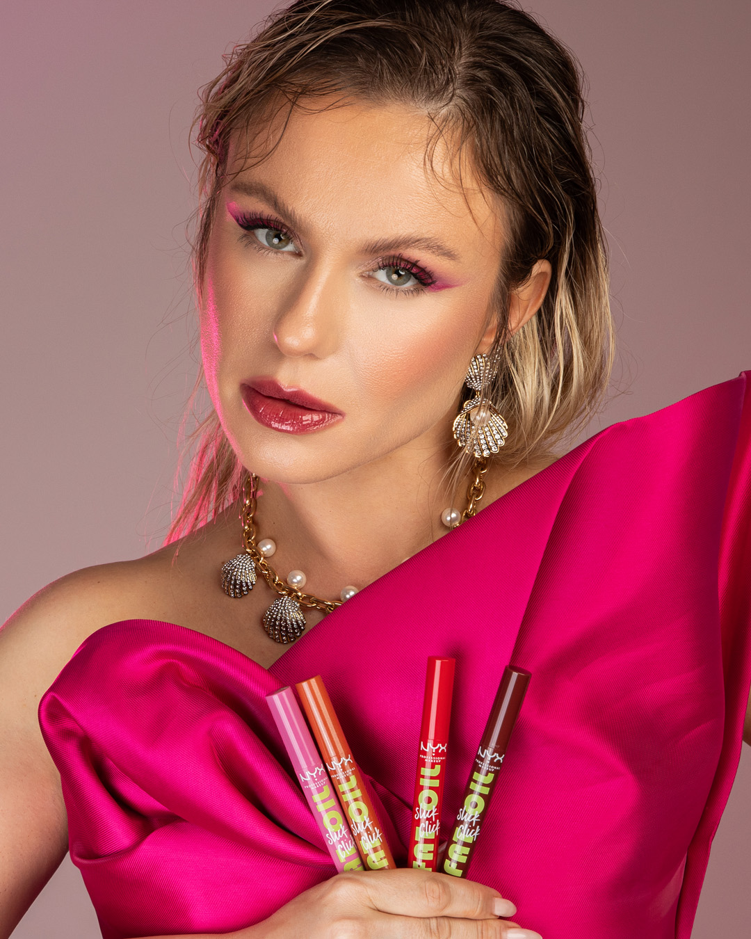 0 Za hidrirane i sjajne usne potreban je samo klik: Probali smo NYX Professional Makeup Fat Oil Click Stick i imamo makeup favorit leta