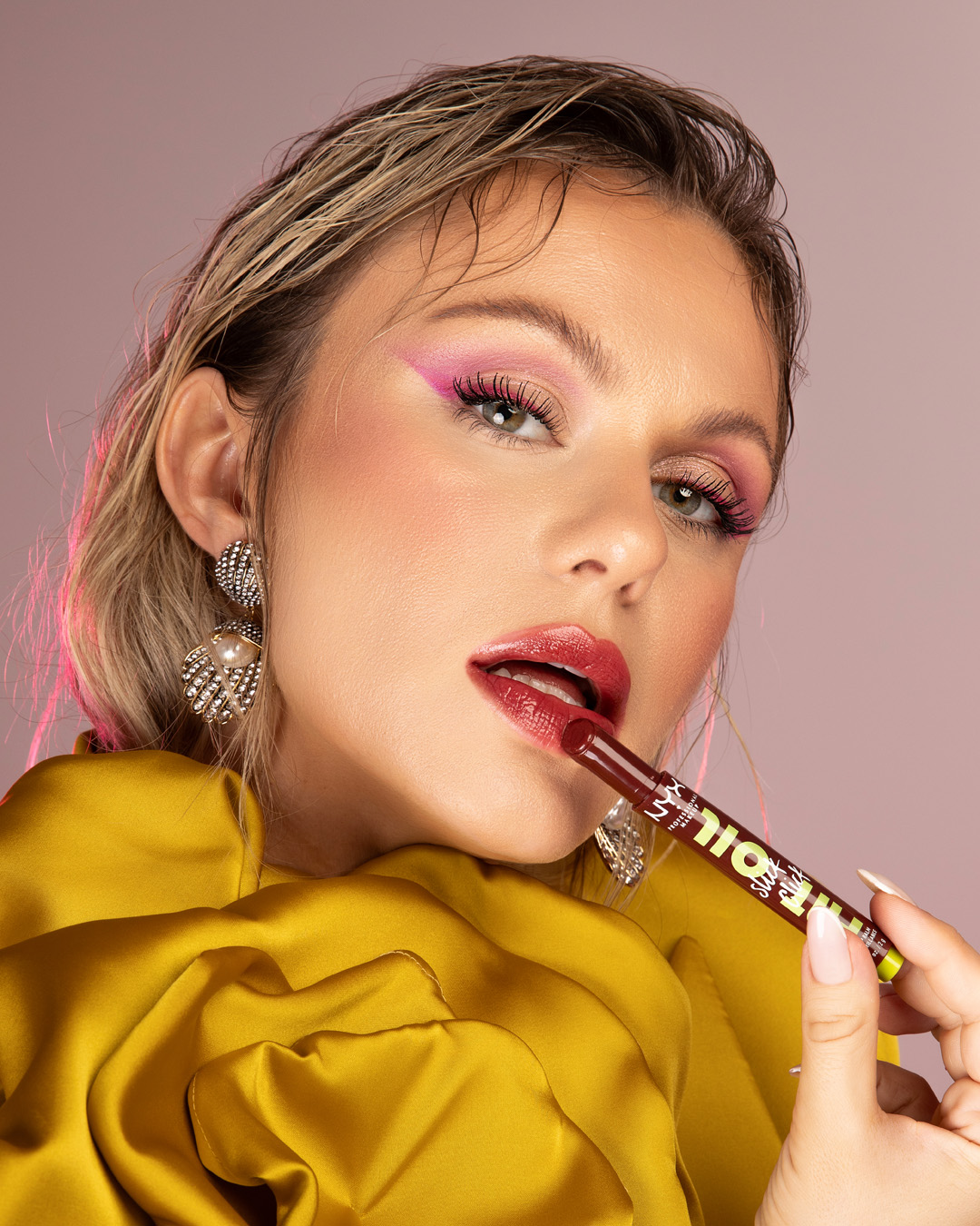 389A2740 copy 2 1 Za hidrirane i sjajne usne potreban je samo klik: Probali smo NYX Professional Makeup Fat Oil Click Stick i imamo makeup favorit leta