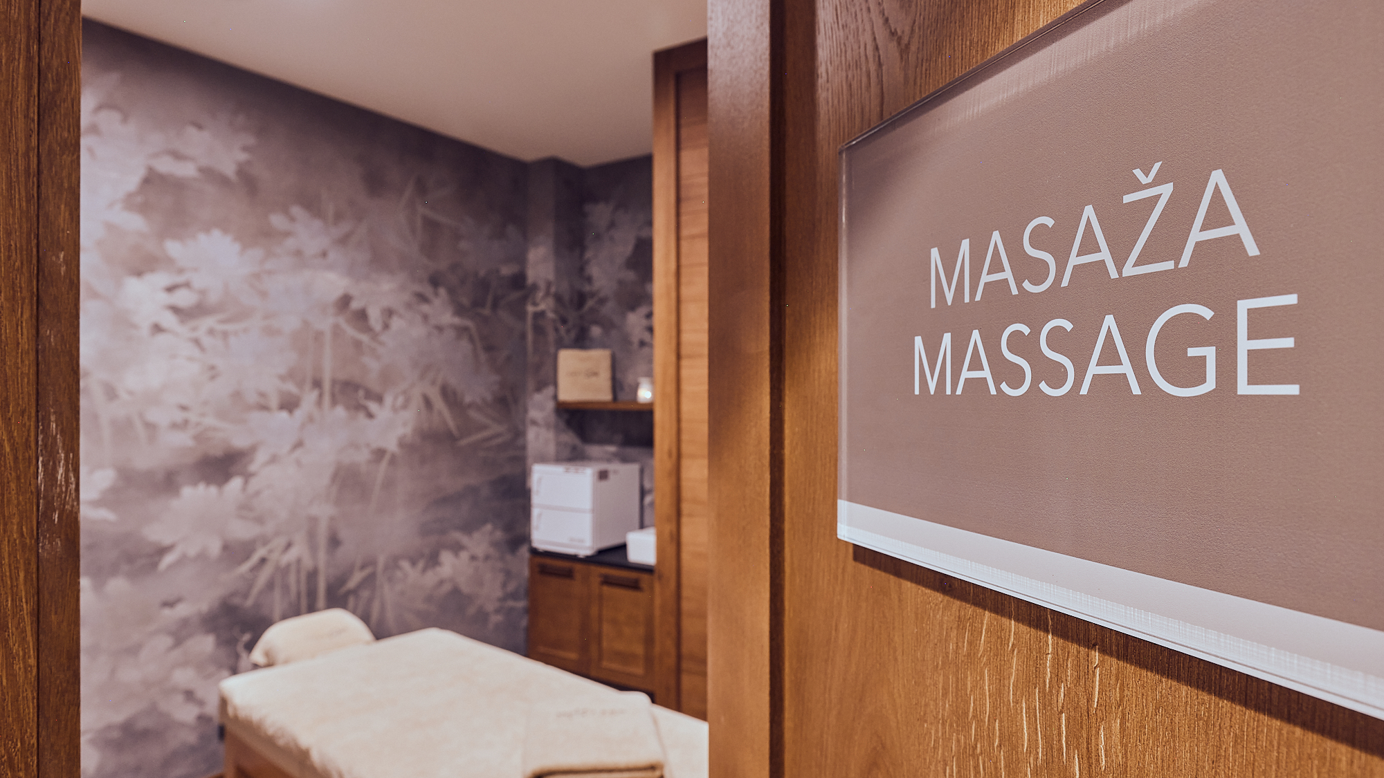 Spa centar koji će vas razmaziti otkrivamo gde u Srbiji možete da uživate u luksuznom tretmanu sa česticama zlata i srebra o kome svi pričaju Grey Spa 2 Spa centar koji će vas razmaziti otkrivamo gde u Srbiji možete da uživate u luksuznom tretmanu sa česticama zlata i srebra o kome svi pričaju