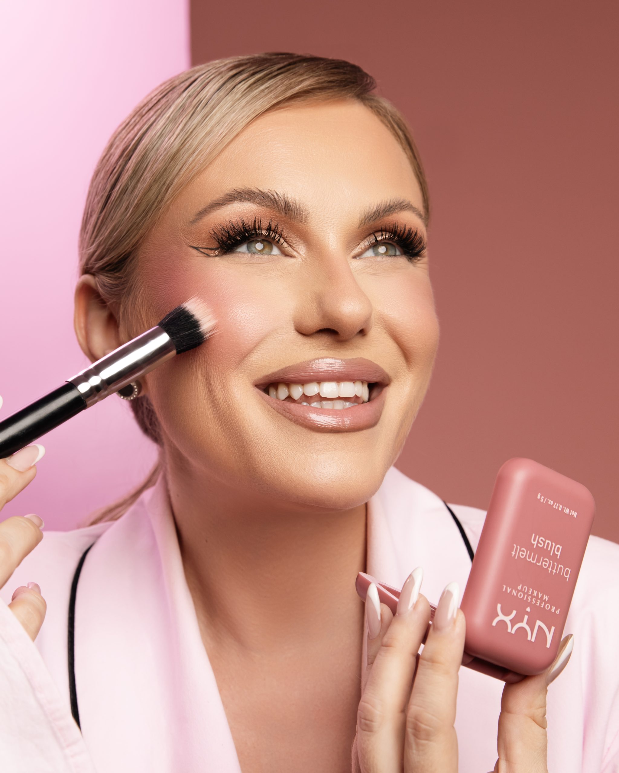 Za leto u boji koje se ne završava: NYX Professional Makeup ima novu liniju rumenila i bronzera koja je ljubav na prvi pogled 389A0488 copy scaled Za leto u boji koje se ne završava: NYX Professional Makeup ima novu liniju rumenila i bronzera koja je ljubav na prvi pogled