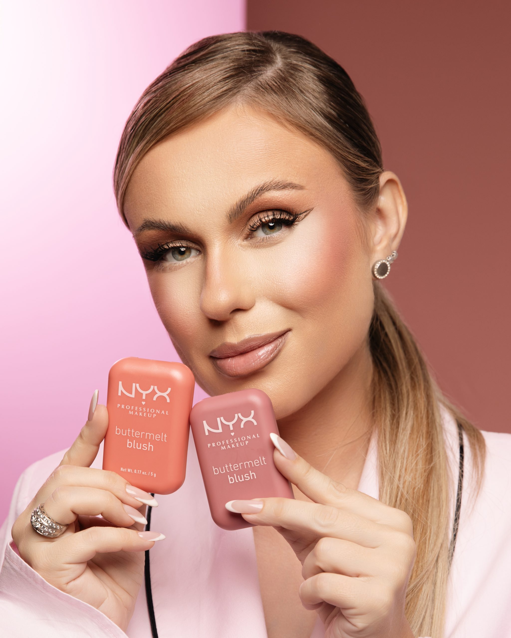 Za leto u boji koje se ne završava: NYX Professional Makeup ima novu liniju rumenila i bronzera koja je ljubav na prvi pogled 389A0560 copy scaled Za leto u boji koje se ne završava: NYX Professional Makeup ima novu liniju rumenila i bronzera koja je ljubav na prvi pogled
