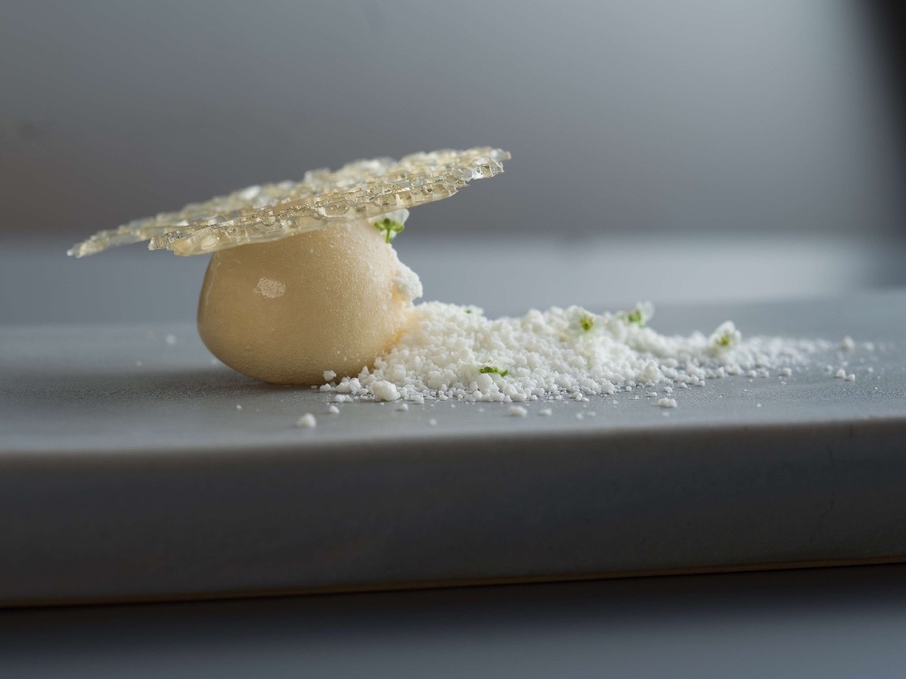 Doživeli smo svet molekularne gastronomije u Beogradu, i to je izgledalo ovako IQOS x Vladimir Kucera 2 Doživeli smo svet molekularne gastronomije u Beogradu, i to je izgledalo ovako