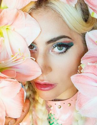 Lady Gaga nosi haljinu naše poznate dizajnerke