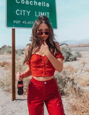 Coachella outfit: Monohromija