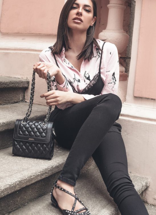 Obuci odmah: Interesantan layering trik za kada ti majica + jeans dosade!