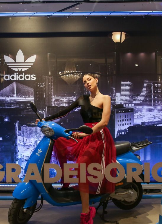 Otvorena prva adidas Originals radnja u Srbiji: Sara Jo i Slaven Došlo vozili Vespu i skejt u izlogu