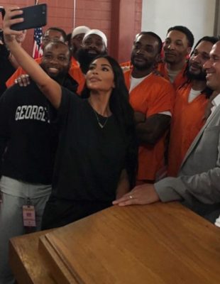 WANNABE HOT: Kim Kardashian se bavi nesvakidašnjim oblikom humanitarnog rada