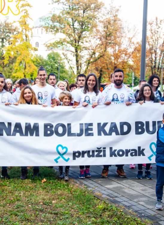 Pruži korak – Prepešačili smo obim planete zemlje za novu roditeljsku kuću!