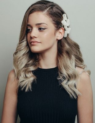 #HairHacks: Glam frizura (savršena za sezonu žurki!) za koju su ti potrebne samo dve stvari
