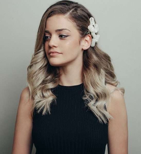#HairHacks: Glam frizura (savršena za sezonu žurki!) za koju su ti potrebne samo dve stvari