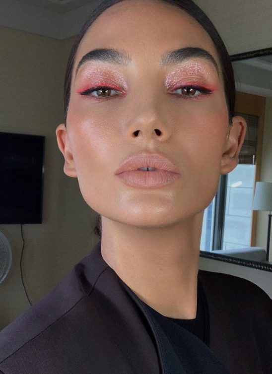 Od Rihanne do Hailey: Najbolji makeup lookovi koji će te inspirisati za prazničnu sezonu