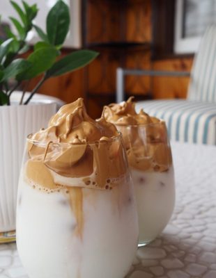 Šta je dalgona coffee i zašto su svi na TikToku poludeli za njom?