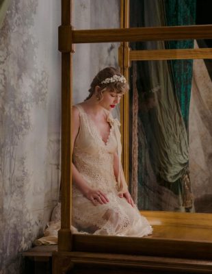Taylor Swift nas je iznenadila novim albumom “Evermore”!
