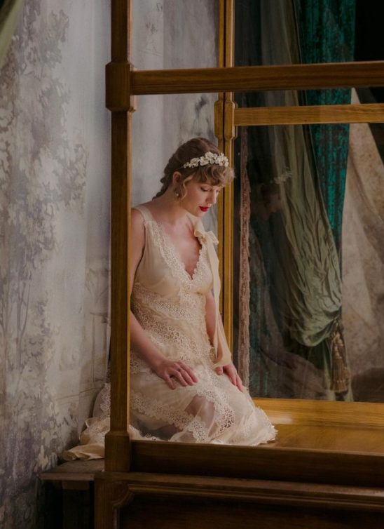 Taylor Swift nas je iznenadila novim albumom “Evermore”!
