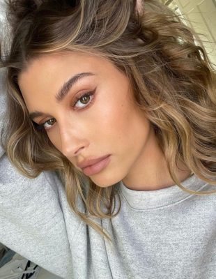 Hailey Bieber je naša nova inspiracija za boju kose i frizure koje najavljuju proleće!