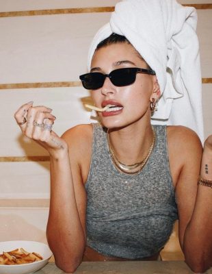 Hailey Bieber je pokrenula svoj YouTube kanal – a ovo su trendy teme koje će se na njemu naći!