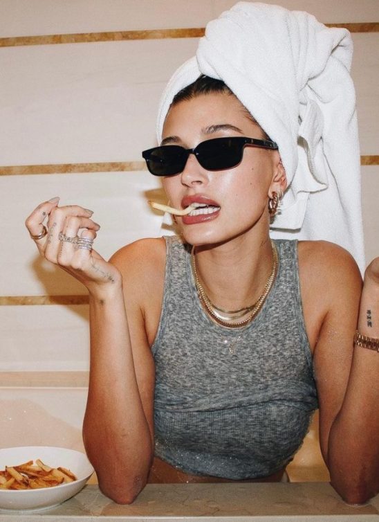 Hailey Bieber je pokrenula svoj YouTube kanal – a ovo su trendy teme koje će se na njemu naći!