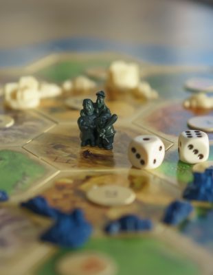 Najzanimljivije društvene igre za savršeno “game night” veče sa prijateljima!