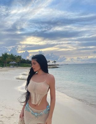Kylie Jenner je naša inspiracija za letnje lookove, a ovo je njenih osam najboljih odevnih kombinacija