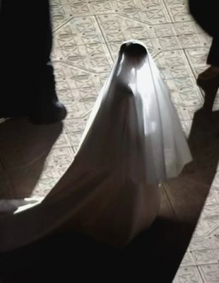 Kanye je konačno predstavio album “Donda”, a na nastupu povodom albuma Kim Kardashian se pojavila u Balenciaga venčanici