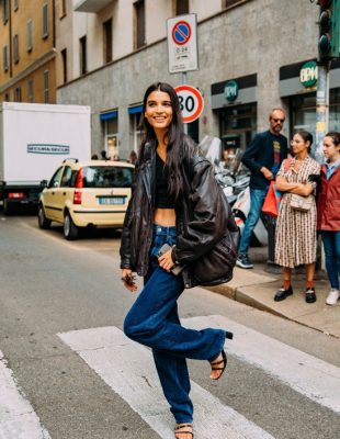 Farmerke su IT street style odevni komad među posetiocima Milanske nedelje mode