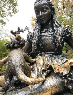 Prelepe statue inspirisane bajkama i romanima za decu