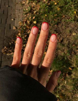 Decembar nam se bliži i zato smo izdvojili savršene primere prazničnih manikira!