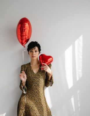 Ovo je savršenih 5 poklona u odnosu na 5 jezika ljubavi, koje vam partner može pokloniti za Novu godinu