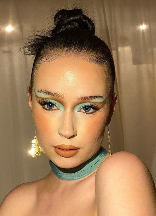 Obrnuti cut crease makeup trend će vas naterati da se naoružate novim četkicama i paletama